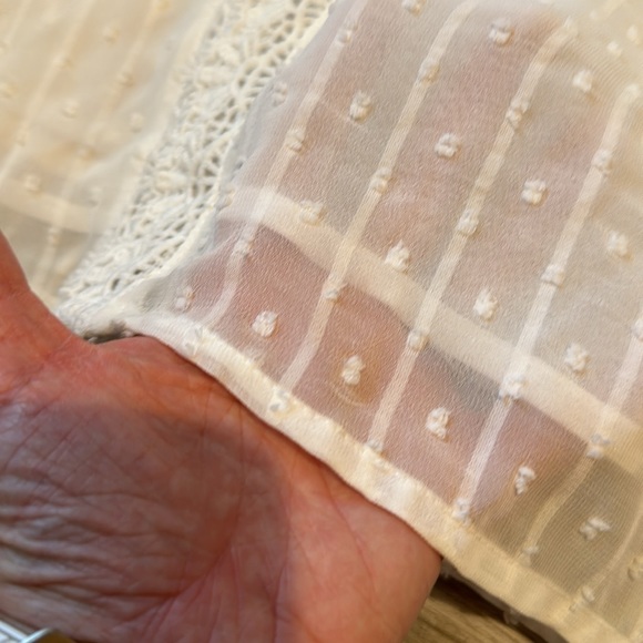 Cute Blouse - Picture 3 of 4